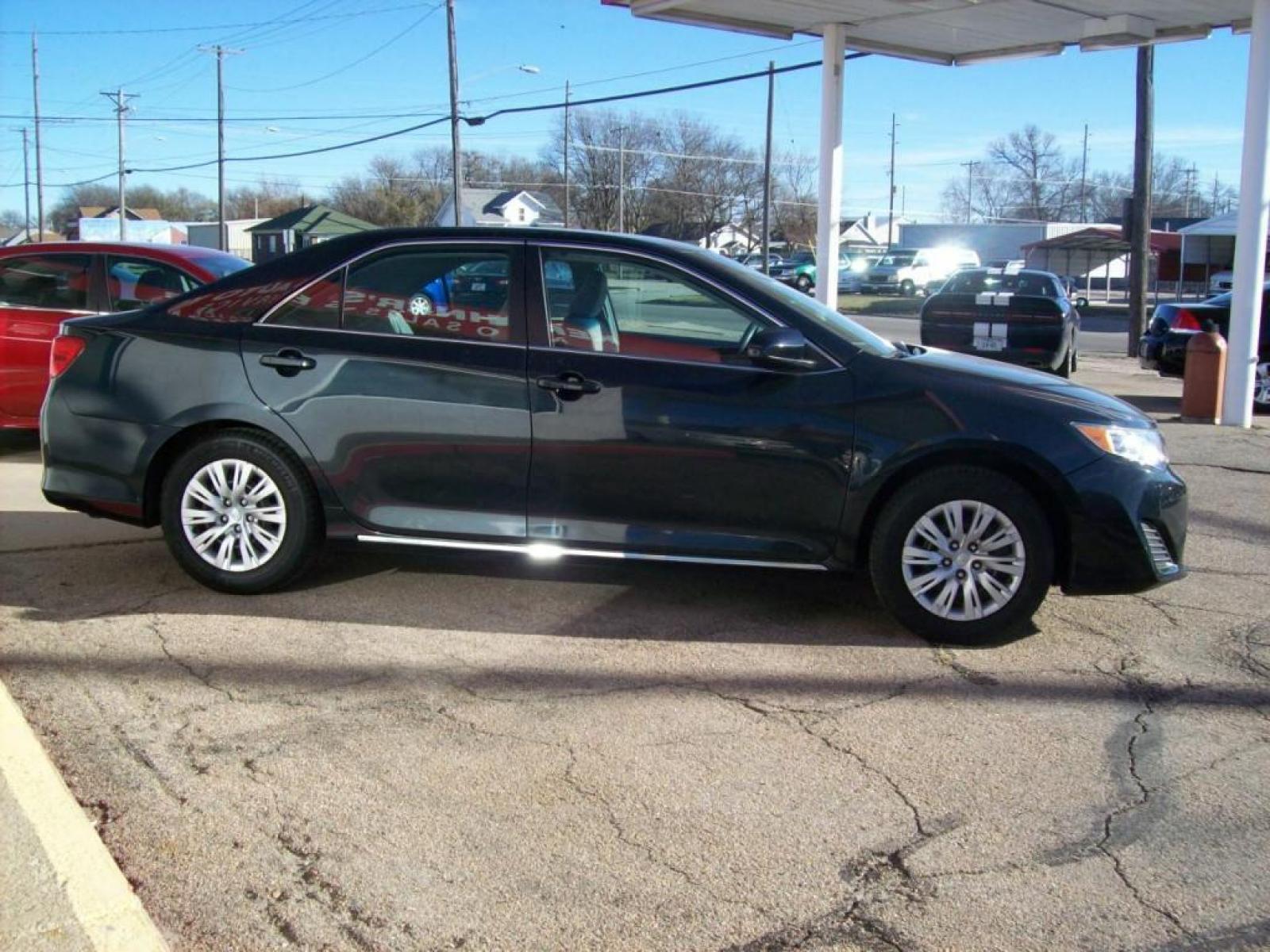 2012 Green /Tan Toyota Camry LE (4T1BF1FK6CU) with an L4, 2.5L engine, Automatic transmission, located at 220 West South St., Hastings, NE, 68901, (402) 461-3161, 40.582653, -98.383919 - Photo #9