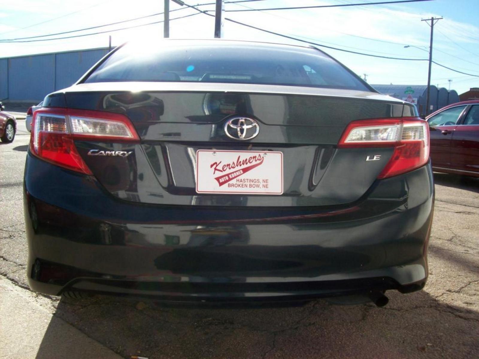 2012 Green /Tan Toyota Camry LE (4T1BF1FK6CU) with an L4, 2.5L engine, Automatic transmission, located at 220 West South St., Hastings, NE, 68901, (402) 461-3161, 40.582653, -98.383919 - Photo #10