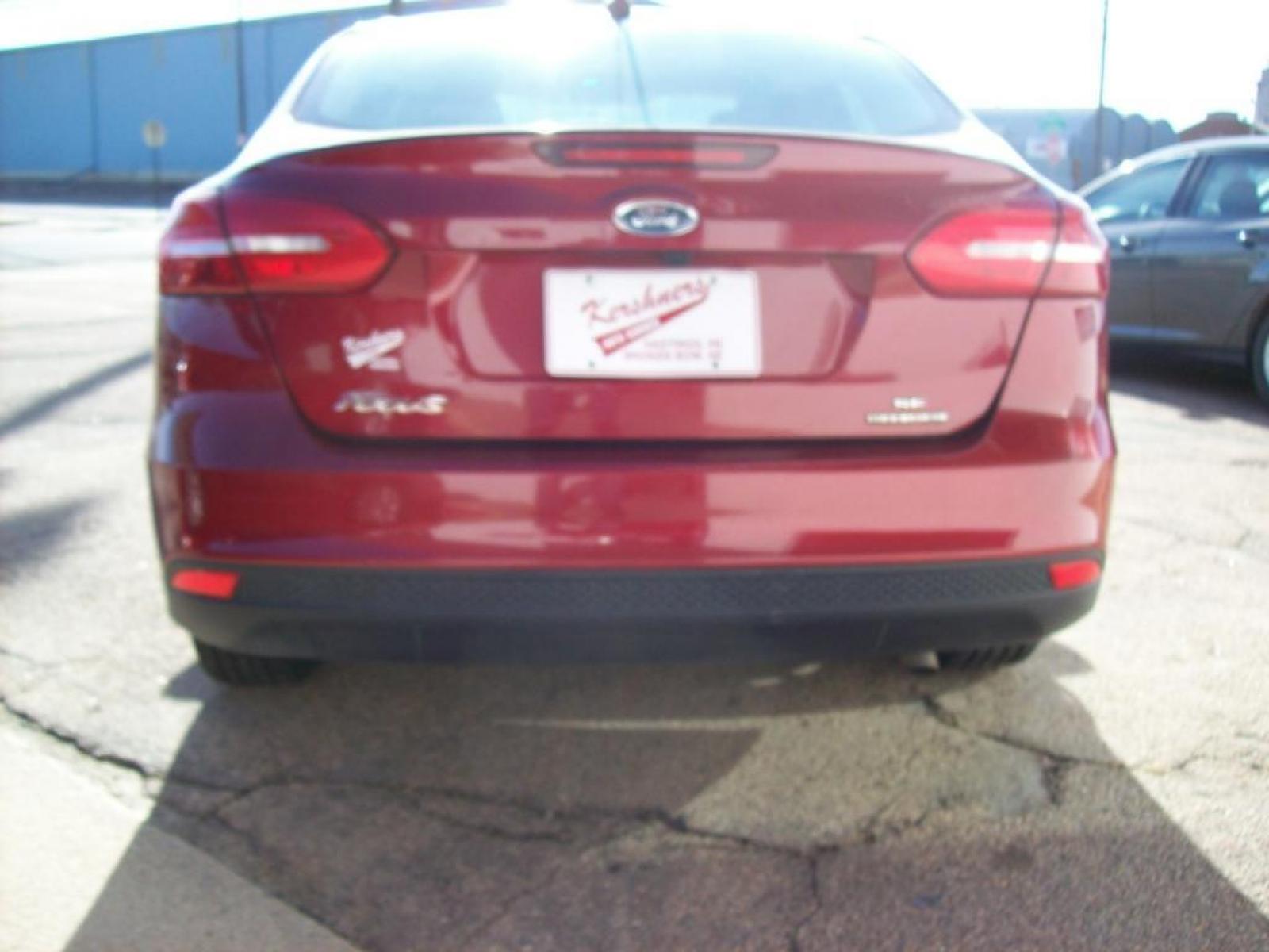 2015 Red /Graphite Grey Ford Focus SE (1FADP3F29FL) with an L4, 2.0L; FFV engine, Automatic transmission, located at 220 West South St., Hastings, NE, 68901, (402) 461-3161, 40.582653, -98.383919 - Great Gas Mileage, Back-up Camera, 25,xxx Miles - Photo #10