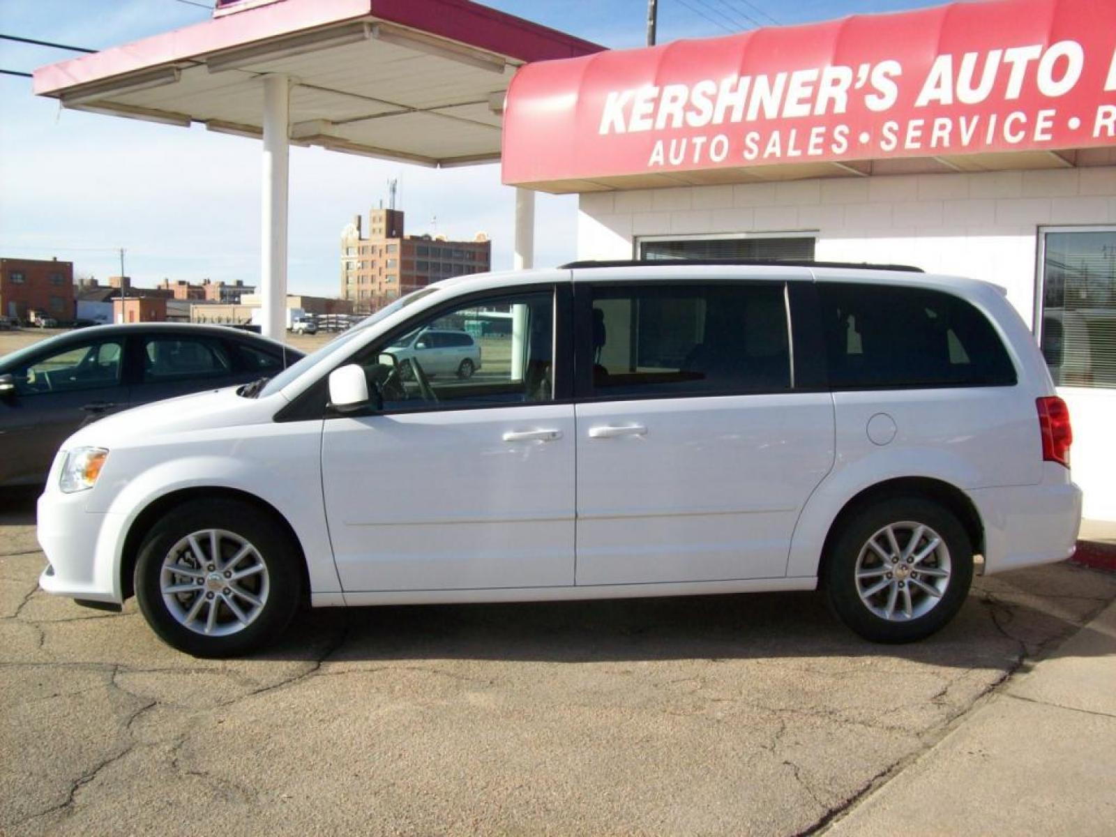 2016 White /Black Dodge Grand Caravan SXT (2C4RDGCG2GR) with an V-6 engine, Automatic transmission, located at 220 West South St., Hastings, NE, 68901, (402) 461-3161, 40.582653, -98.383919 - Stow and Go, Power Driver and Passenger Side Doors, Power Hatch, Bring the Family by and take a look today.44,xxx Miles - Photo #1