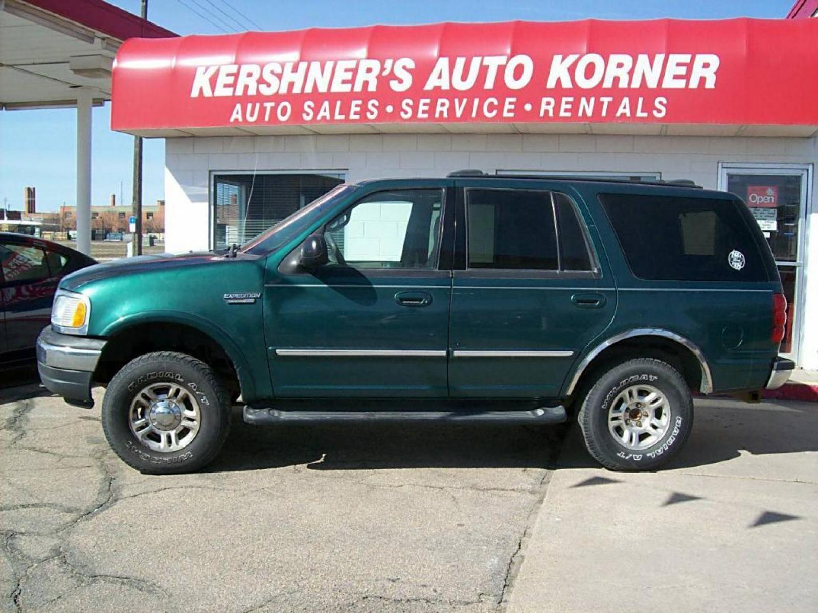 2000 Green Ford Expedition (1FMPU16L3YL) with an 8 Cylinder Engine engine, 4-speed electronically-controlled automatic transmission w/OD transmission, located at 220 West South St., Hastings, NE, 68901, (402) 461-3161, 40.582653, -98.383919 - Photo #0